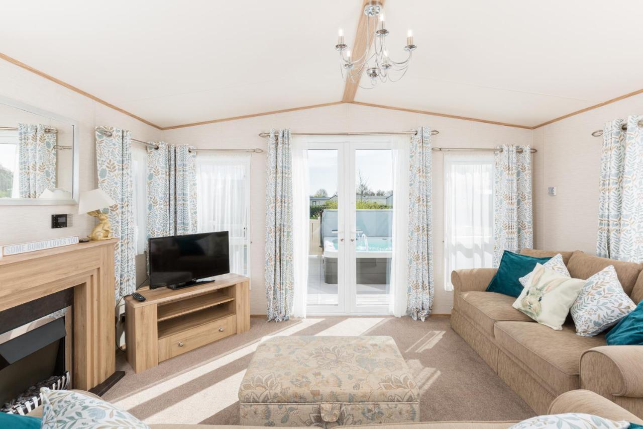Cottontail Lodge - Hot Tub - Pet Friendly South Cerney Exteriér fotografie