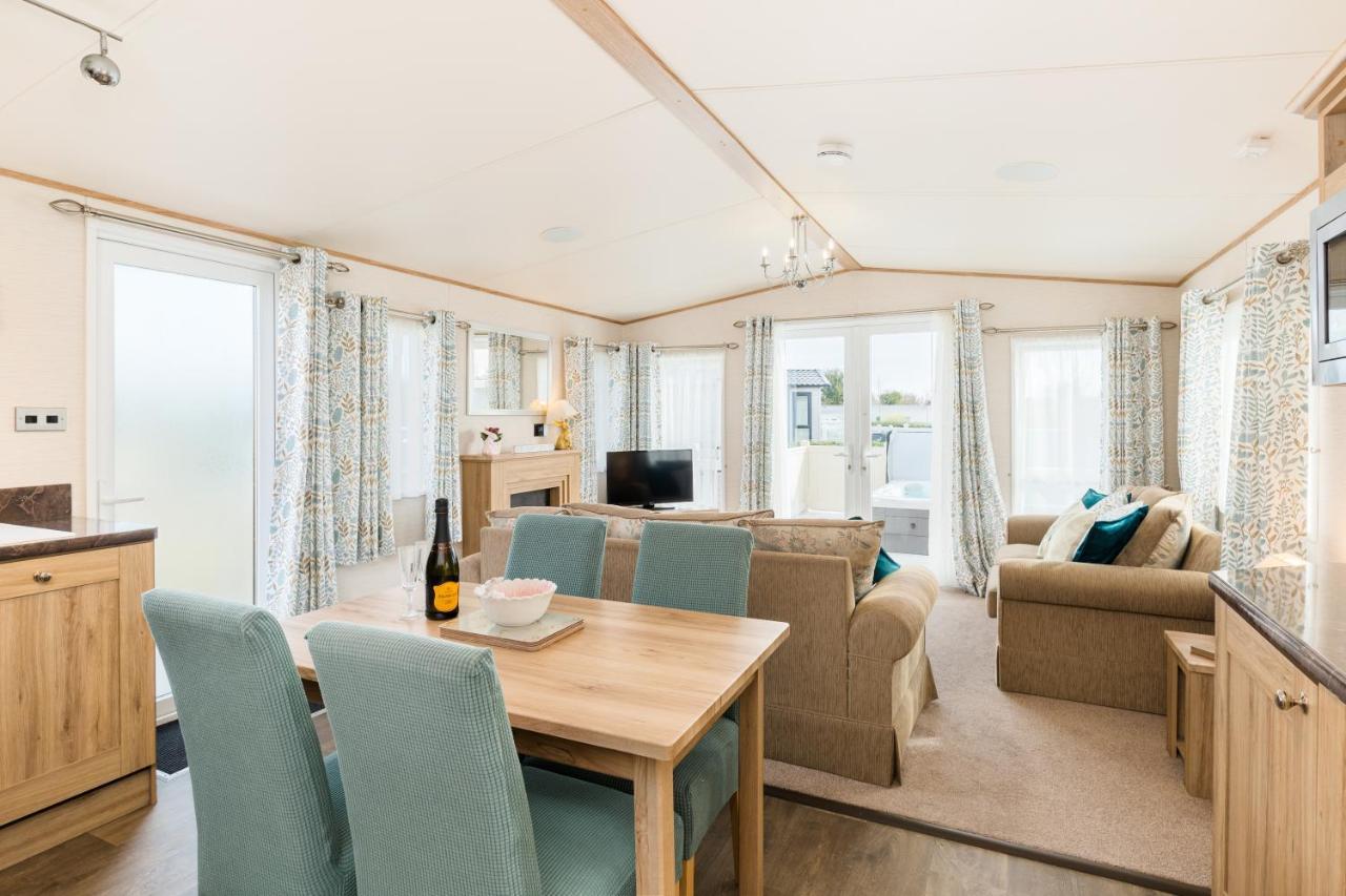 Cottontail Lodge - Hot Tub - Pet Friendly South Cerney Exteriér fotografie