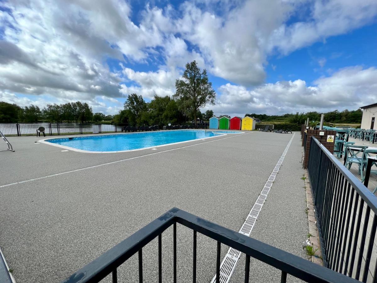 Cottontail Lodge - Hot Tub - Pet Friendly South Cerney Exteriér fotografie